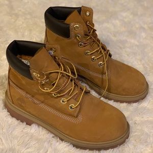 Women’s  6-in Timberland boots